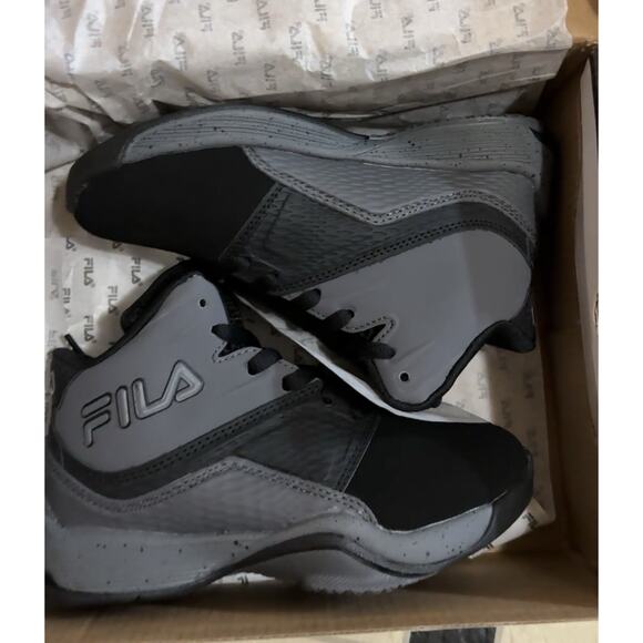 Fila Breakaway 12 Limited Edition with Gray Bottoms NIB Kids Size 12 - Picture 3 of 3